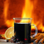 Feuerzangenbowle im Glas mit Henkel